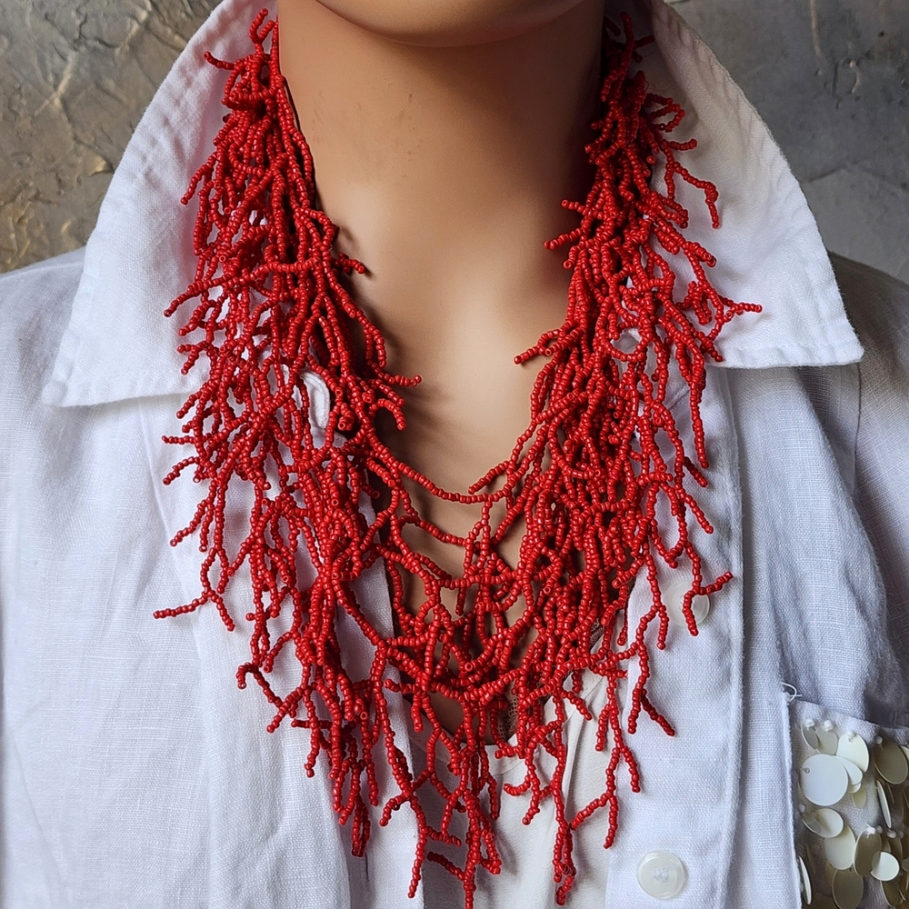 Red Coral Faux hand Beaded Big Necklace NWT Woman Accessories